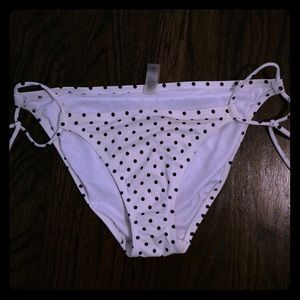 Victoria’s Secret swimsuit bottoms. Size M.